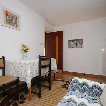 382d Apartment