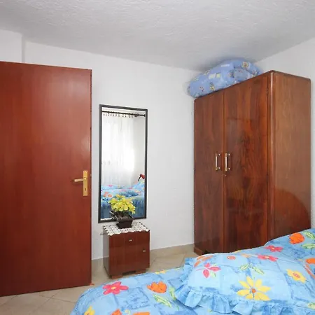 382d Apartment *